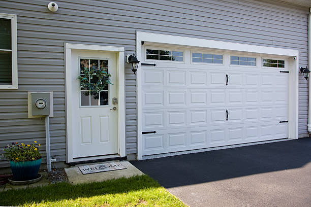 24/7 Emergency Garage Door Panel Replacement experts in Middletown, DE